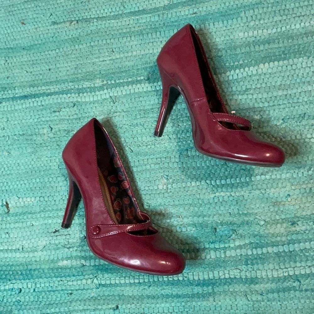 DONATING 6.21.24 - American Eagle 6 Maroon pumps w strap - Picture 2 of 16